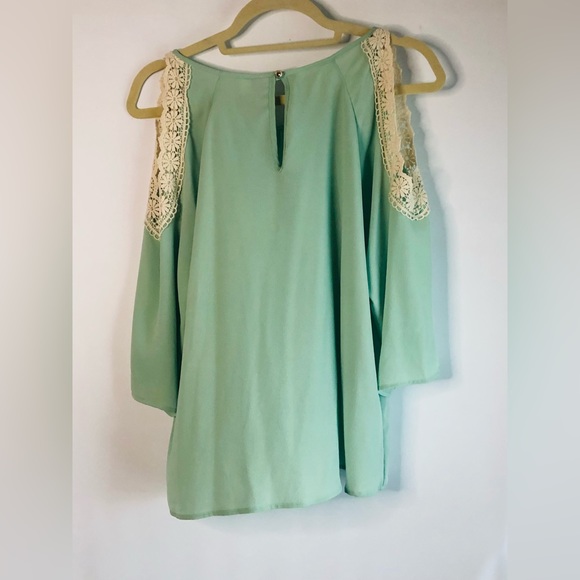Mint Cold Shoulder Lace Sleeve Size L Francesca’s - Picture 4 of 7